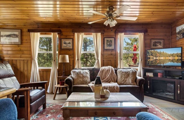 Boulder Bay Getaway - Cozy Cabin
