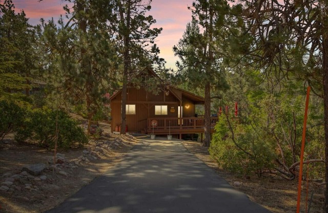 Boulder Bay Getway - Cozy Cabin located near Metcalf Bay