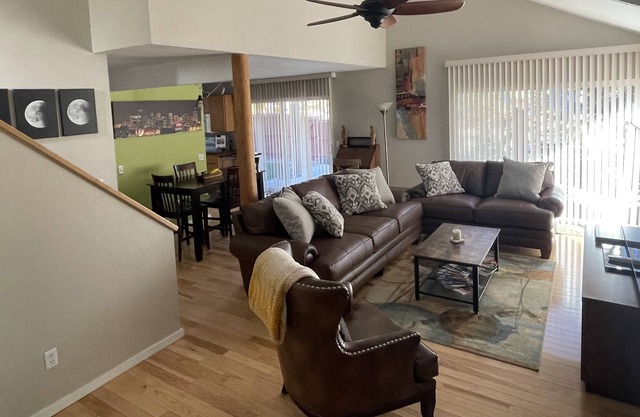 Boulder Cottage, private yard & decks, 2 car garage, walk to lakes & breweries