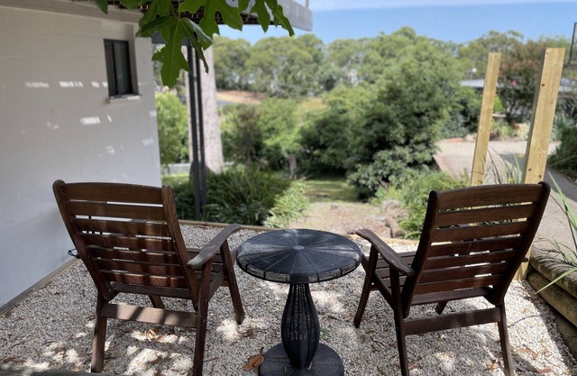 Boutique and spacious studio with fabulous ocean views and close to the beach