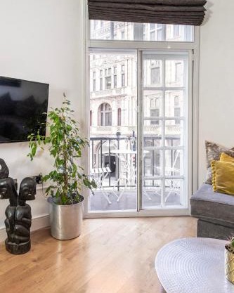 Boutique apartment with balconies - in the very heart of Leeds