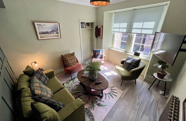 Boutique Castle View 3 Bed, 2 Bath Apartmentnn​