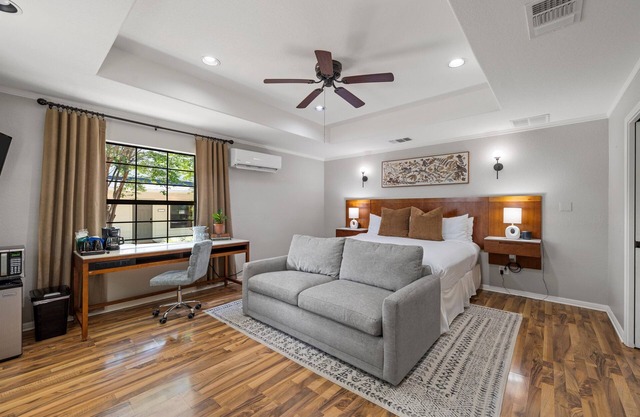 Boutique Retreat: Private Suite with Pool & Outdoor Games Surrounded by Nature