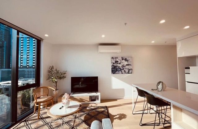 Box Hill 2bed 2bath Apartment