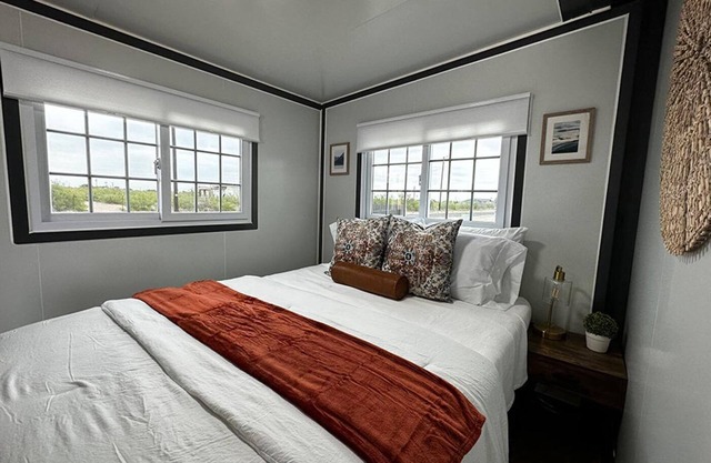 BoxHouse Villages Monahans, Queen Bed