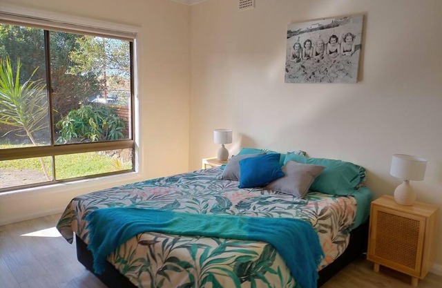 Boyle's Beach House - Fully furnished 3 Bedroom home. Secure parking.