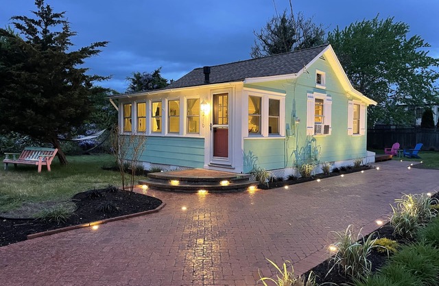 Brainard Beach Cottage Adorable beachfront cozy cottage!