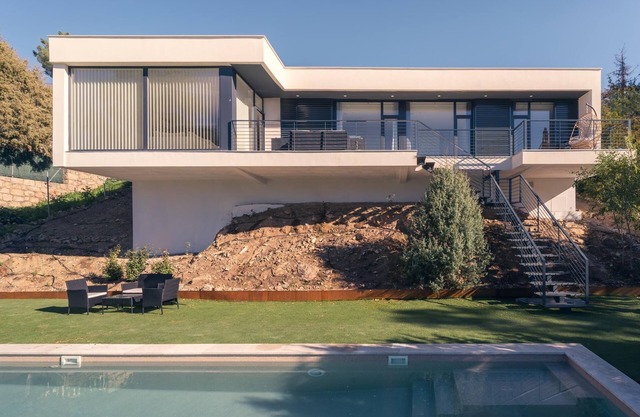 Brand new 3 bedroom villa with swimmingpool and garden