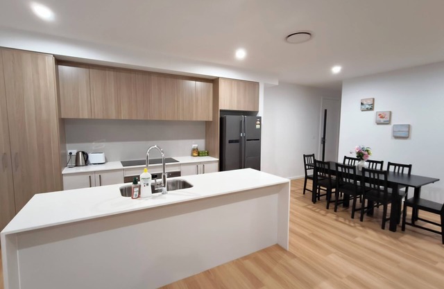 Brand new 4 Bedroom retreat close to nature reserve