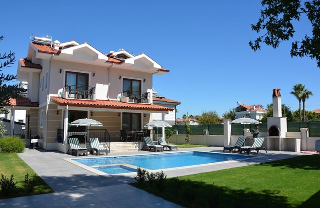 BRAND NEW BEAUTIFUL 5 BEDROOM VILLA WITH PRIVATE GARDEN AND POOL IN GULPINAR!