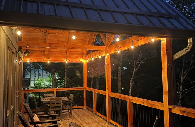Brand New Cabin-Convenient Location!