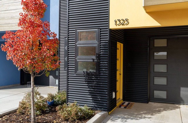 Brand New End Unit Townhome - 2 Miles to Downtown - 30+ Day Stay Required