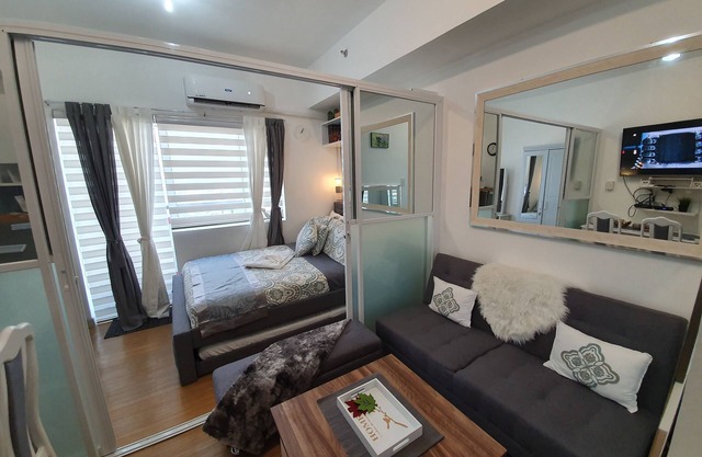Brand new immaculate and fully furnished1 BR + balcony