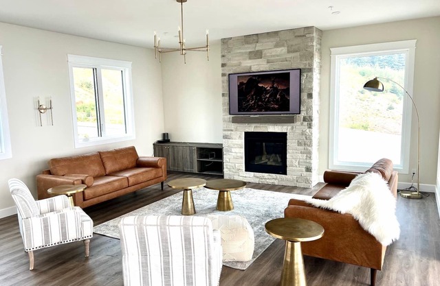BRAND NEW, oversized, Ski-in/Ski-out out luxury in Silver Star Mountain Resort.