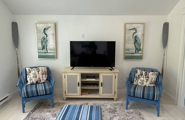 Brand new renovated 2-bedroom cottage in welcoming Wells with AC