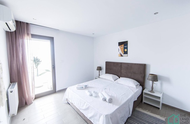 Brand new & Spacious 1bd apt with city view
