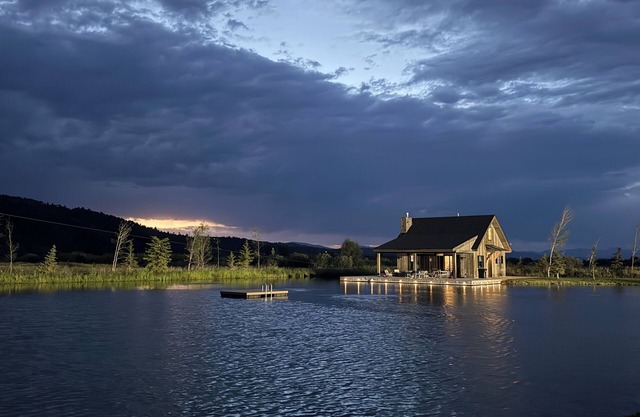 Brand New Two Bedroom Cabin-Private Lake-Direct Access to Salt River