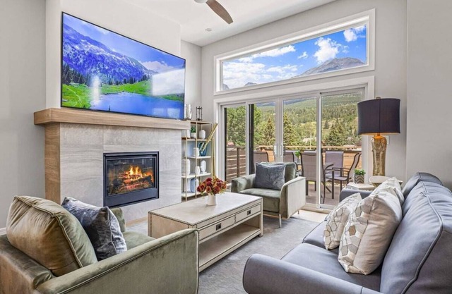 BRAND NEW|Vienna by SSR|TopView|Luxury|PRIVATE HOT TUB|4BR