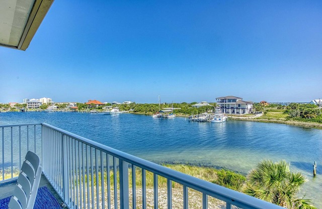 Breath-taking views of Sabine Bay from this beautifully decorated townhome!