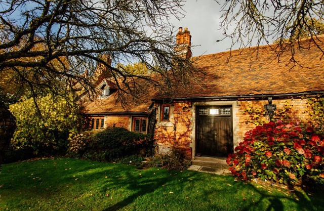 Breathtaking Elizabethan Manor House