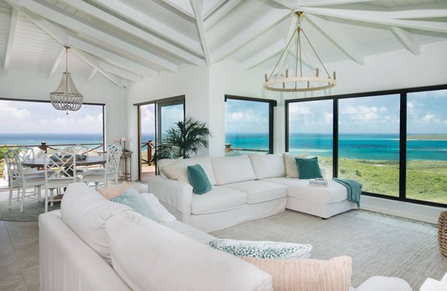 Breathtaking Ocean Views<nTropical Luxury Oasis