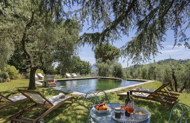 Breathtaking views, spectacular pool, spacious interiors