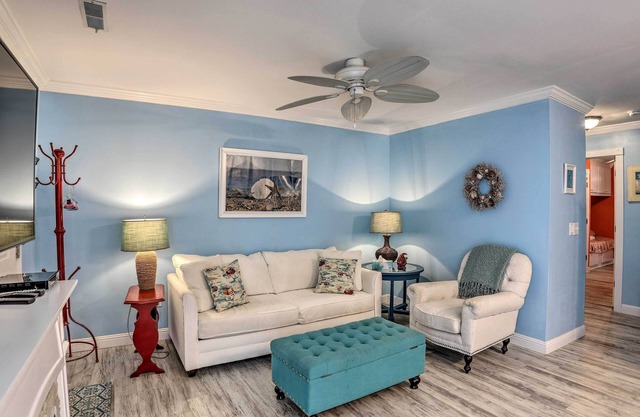 Breezy Murrells Inlet Condo w/Deck: Walk to Beach