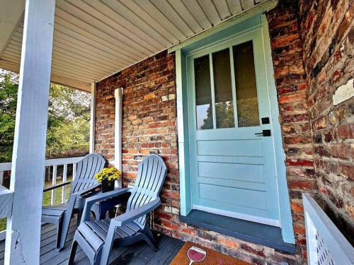Brickhaven Studio, 1880's Detached Kitchen turned Studio!