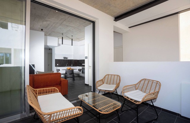 Bridge House 202 - 2BR Modern Apt close to the beach and city centre