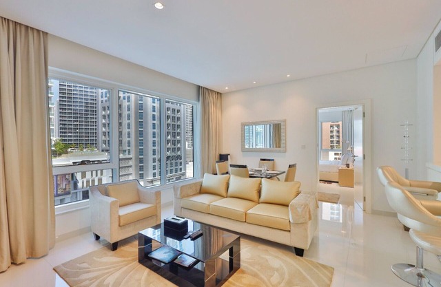 Bright 1 Bedroom at Water's Edge, Business Bay
