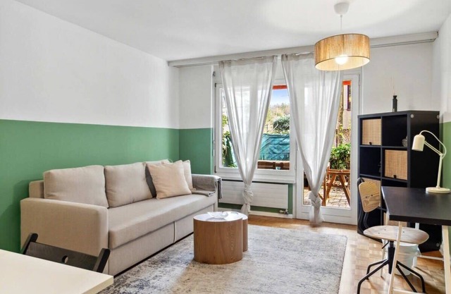 Bright 1BR Apartment w/Patio in Seefeld