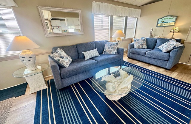 Bright 2 bedroom, one bath vacation home