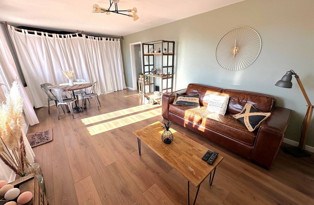 Bright 3-room apartment with balcony 12 min from Versailles and 5 min from the Golf National!