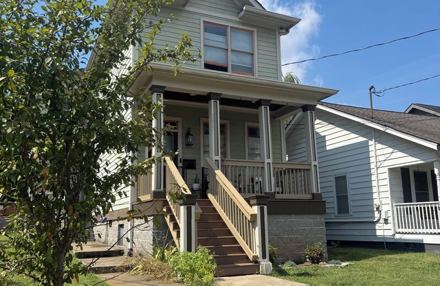 Bright & Airy 2-bed, 2.5-bath house in historic Germantown, Nashville