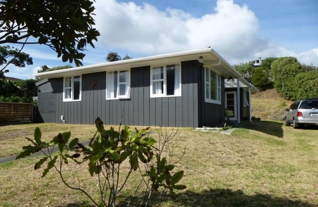 Bright airy classic Bach ~ near beach ~ quiet location ~ grassy section.