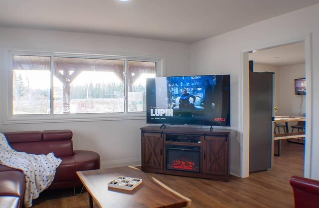 Bright and Beautiful Brand New Cozy Waterfront Cottage