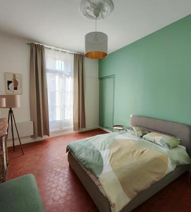 Bright and modern 3-bedroom apartment, 90m2 with Air condition, in Beziers