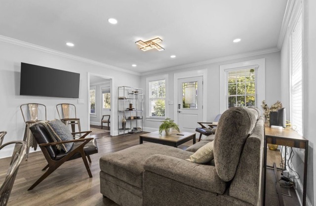 Bright and Modern - Close to Everything