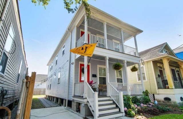 Bright and spacious Mid-City home, perfect for families or couples.