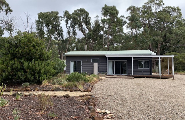 Bright and spacious bungalow in authentic bush setting