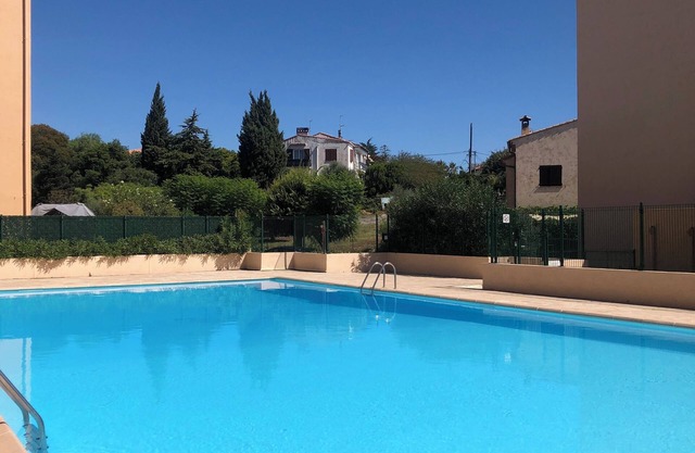 Bright apartment with pool - Near beach & airport