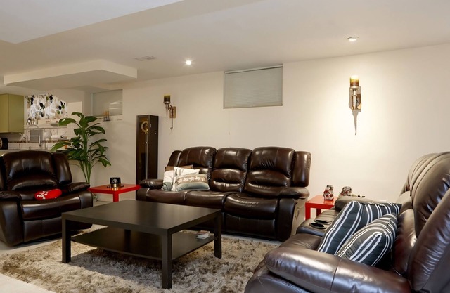 Bright Basement Suite | 2BR + Organic King Bed
