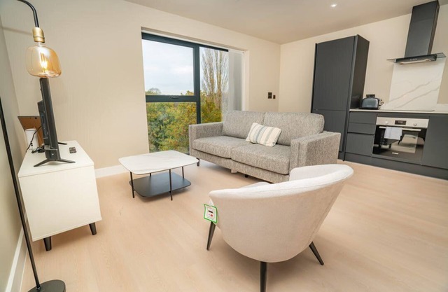 Bright & Contemporary 2 Bed Flat in Birmingham