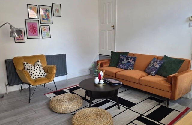 Bright & Cosy 2 bed House
