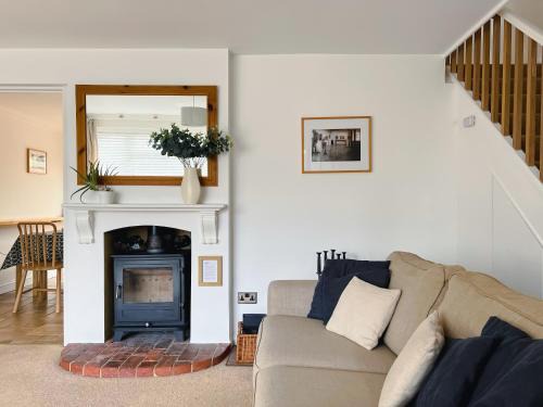 Bright & Cosy - Jacuzzi - Log Burner - King Beds