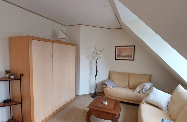 Bright, cozy 1-room apartment with spacious eat-in kitchen and balcony with evening sun