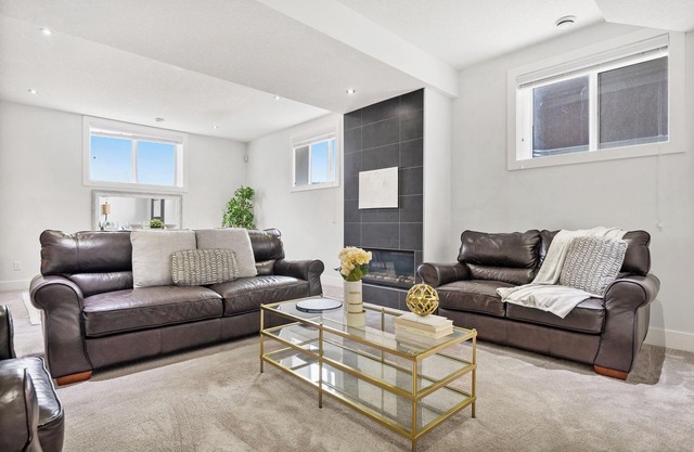 Bright & Cozy 2-Bedroom Basement Suitenn