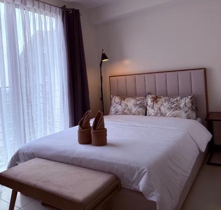 Bright & Cozy High-Rise Condo