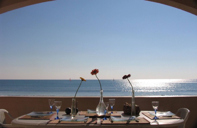 Bright Duplex on the beach with garden and parking