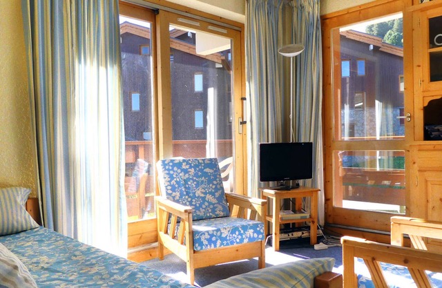 Bright family apartment with balcony, pets allowed